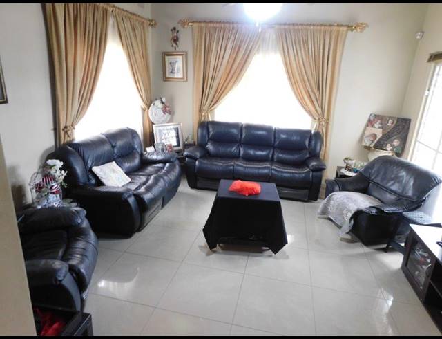 3 BEDROOM HOUSE FOR SALE IN UMHLATUZANA